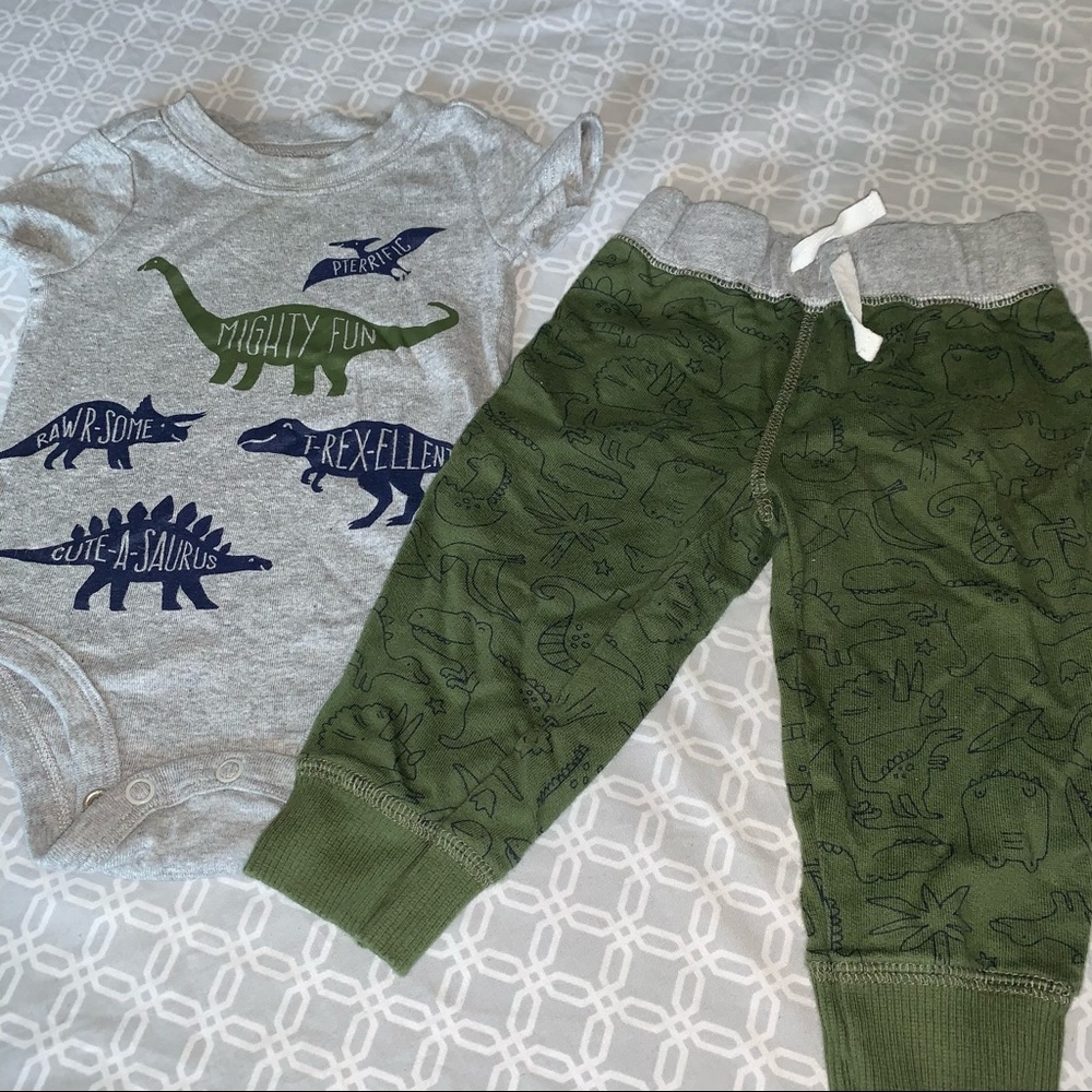Carter’s matching dinosaur set